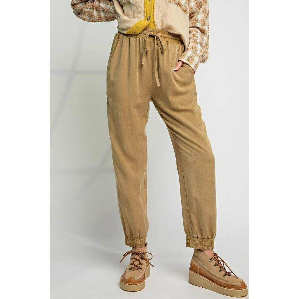 The Devon Jogger Mineral Washed Jogger Pants in Faded Olive